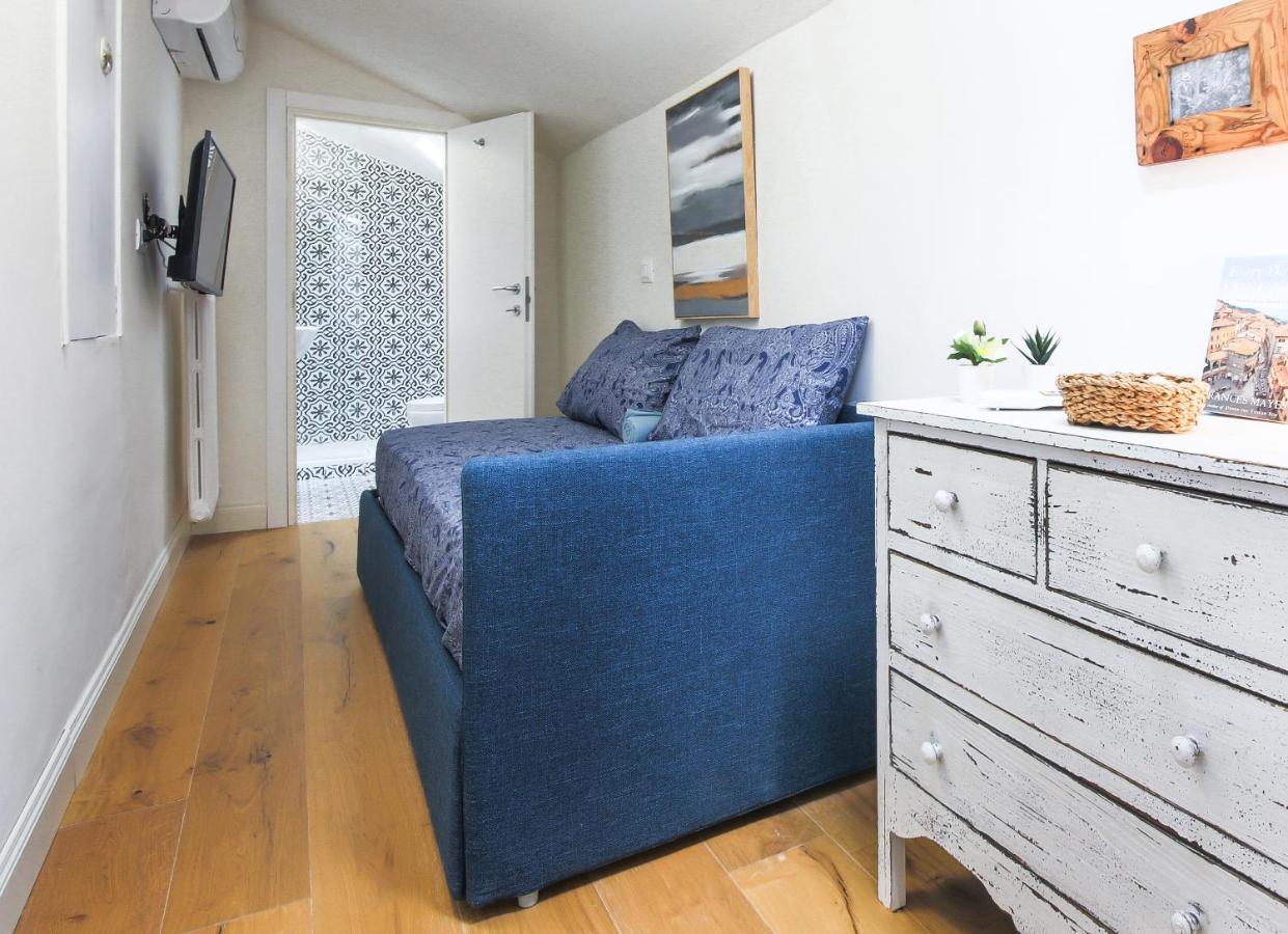 -apartments Florence-guido Monaco Contemporary With Balcony Apartment Florence